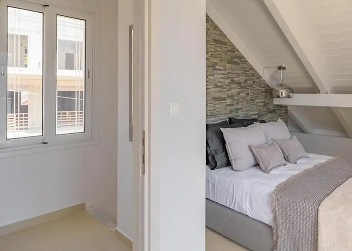 Elegant Penthouse With Sea View شقة *