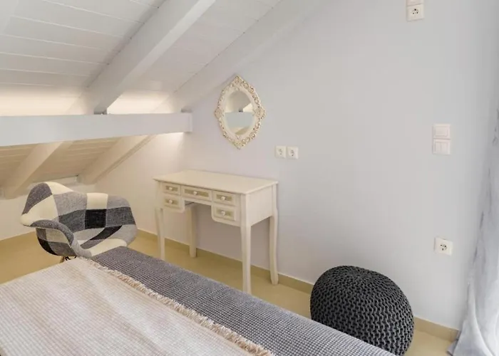 Elegant Penthouse With Sea View شقة *